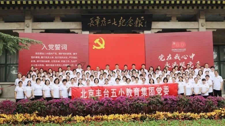 逃离昏暗的废弃城